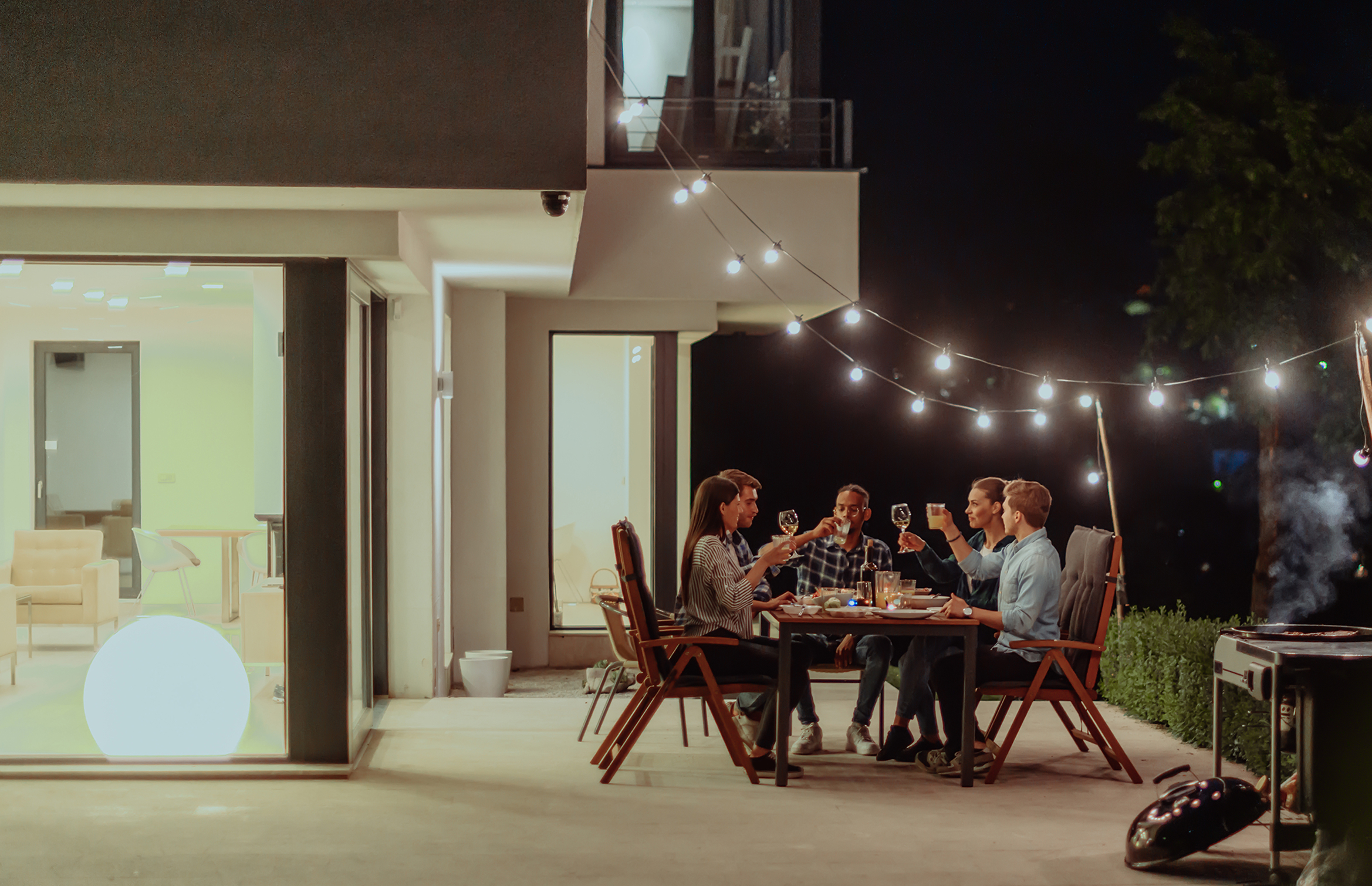 man-woman-are-looking-tablet-that-says-it 1 (1)